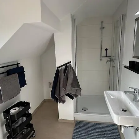 Frisch Renovierte Haldenblick Fuer 2-4 Personen, Zentral Gelegen Lägenhet *